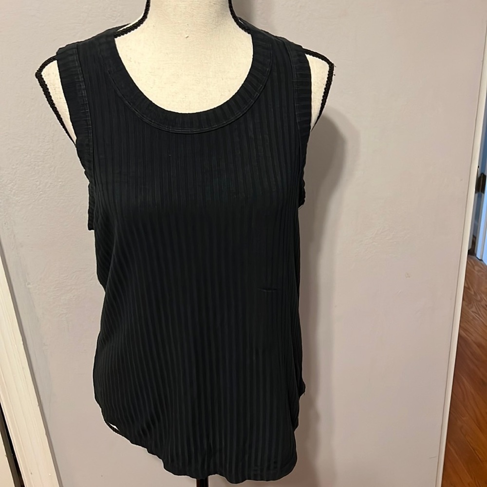 Sleeveless Rib Cutaway Tank